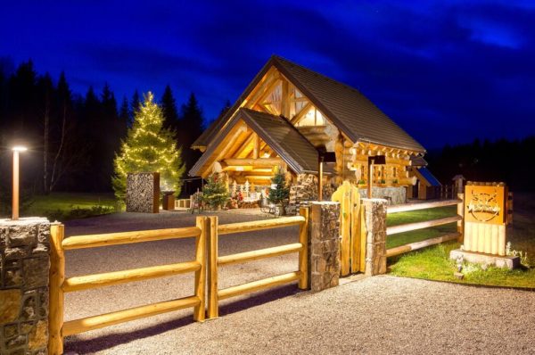 Divjake Log Home – The Forest Queen